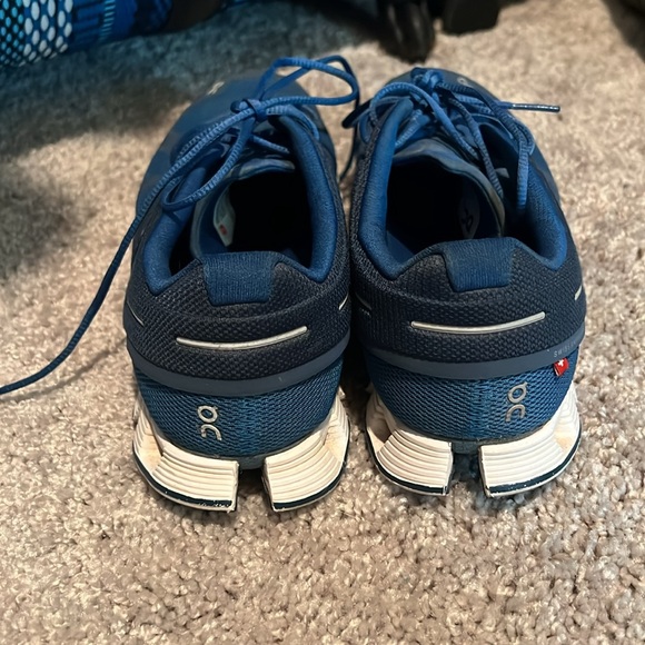 On clouds - Picture 3 of 8